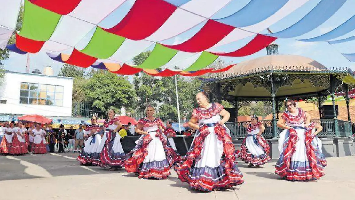 Grupos de danza de Costa Rica lucieron sus movimientos en la Plaza del Marichi de la Feria de Tlaxcala 2024  Mizpah Zamora